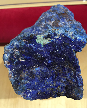 藏青色矿石原料